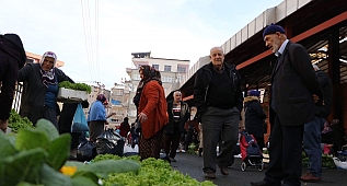 Trabzon'un kültürel zenginliklerinden Akçaabat pazarından içinizi ısıtacak kareler