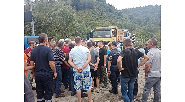 Trabzon'da vatandaşlar yol kapattı, ne jandarma ne de kaymakam ikna edebildi 